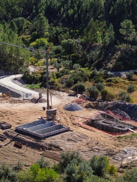 Imagem principal: Empreitada do Sistema de Tratamento de Águas Residuais de Almaceda