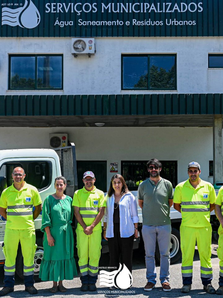 Imagem principal:  Os Serviços Municipalizados de Castelo Branco reforçaram a sua frota com uma nova viatura dedicada à recolha de resíduos verdes e monos.